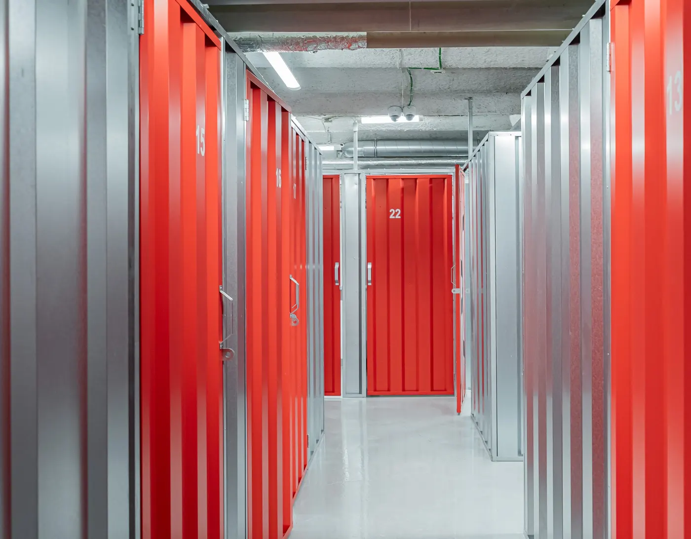 Готовый комплекс мини-складов 200 квадратных метров в бывших пустых помещениях